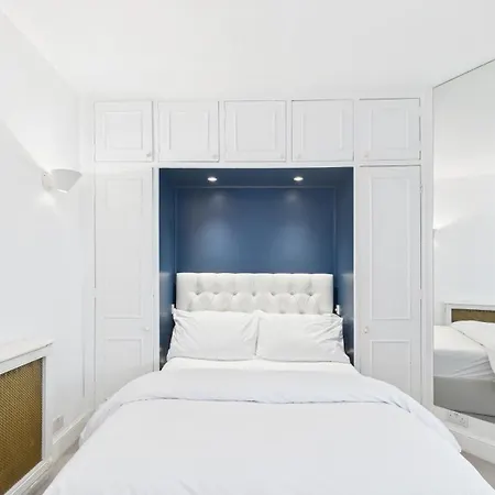 Apartmán De Diseno Moderno Con Piscina